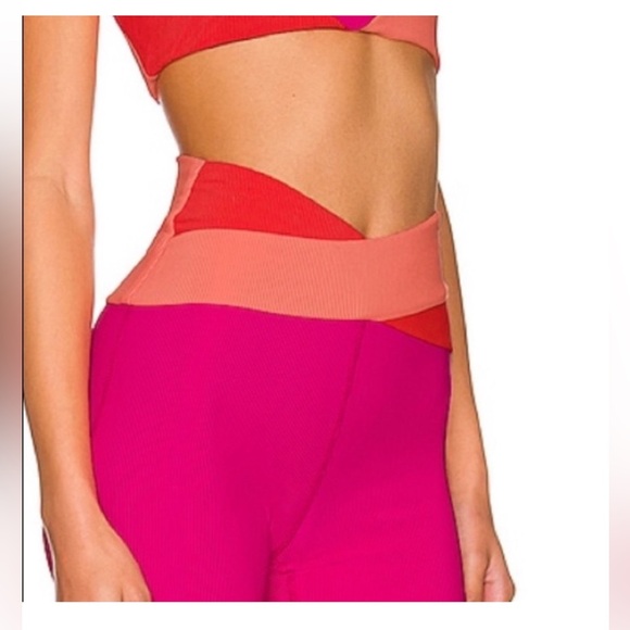 Beach Riot | Cora bike shorts in magenta and coral - Picture 2 of 5